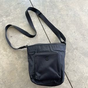 Lululemon black bucket bag